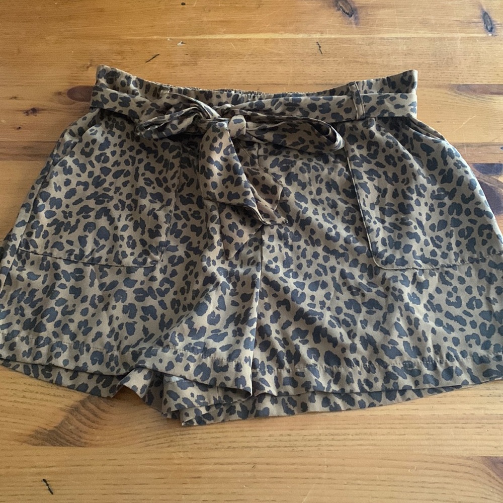 A New Day Leopard Shorts w/Tie Belt size XL